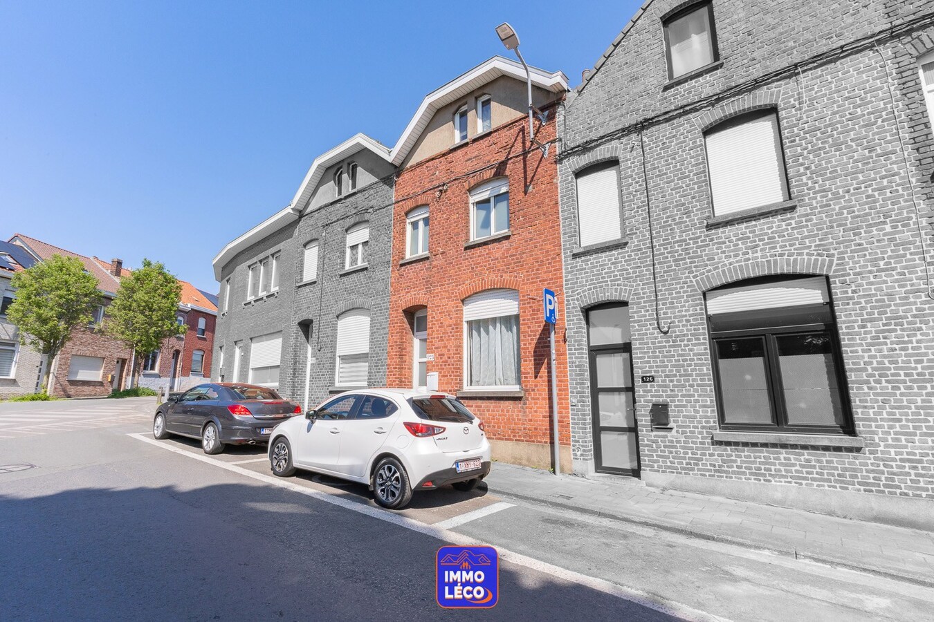 Maison rénovée avec beaux volumes et jardin. 