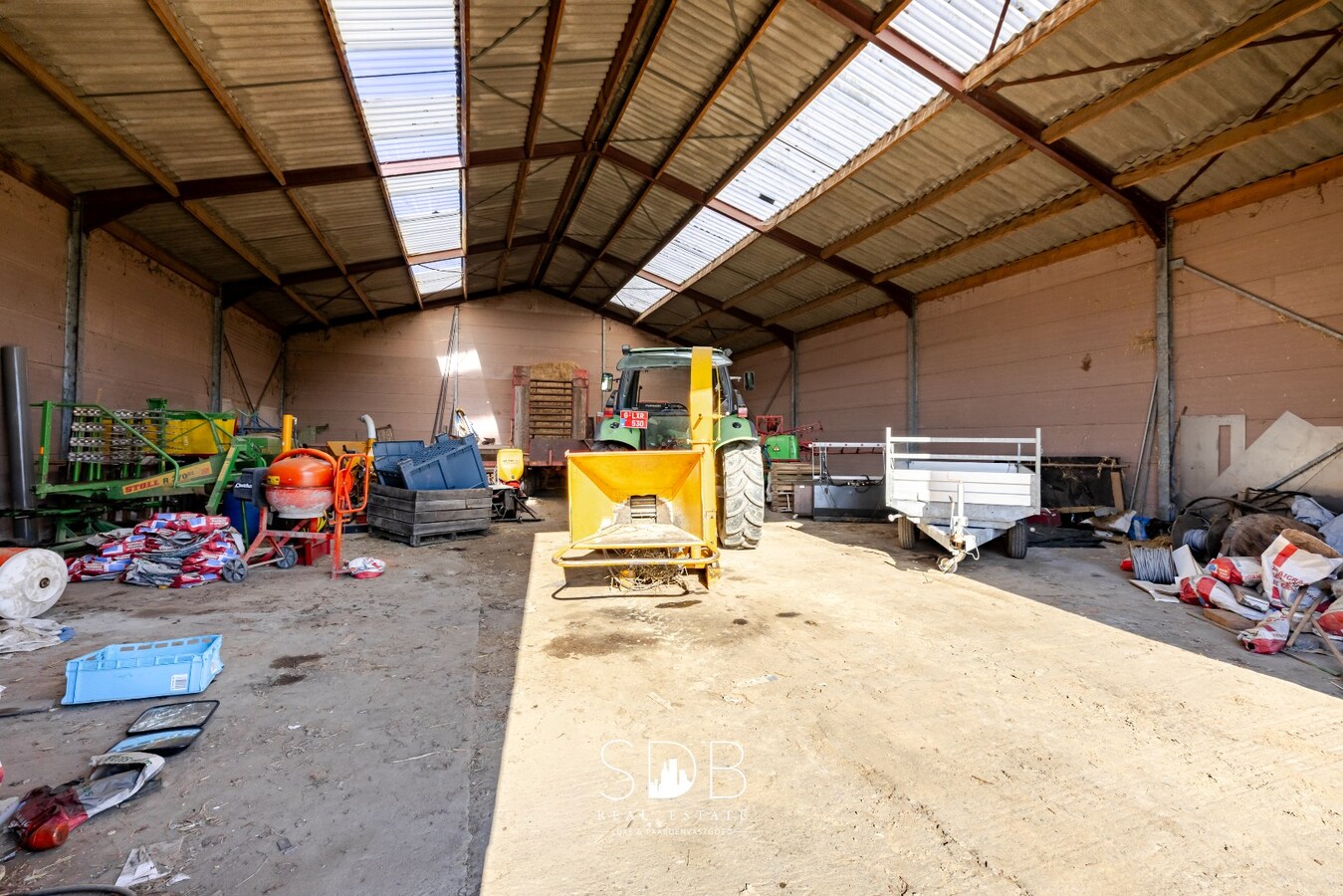 Boerderij met aanpalende graslanden op 12.970m² + mogelijkheid tot bijkopen graslanden +/-20ha 