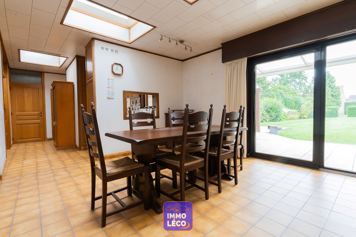 Double maison avec beaux volumes, garage et jardin, érigée sur 447m² ! 