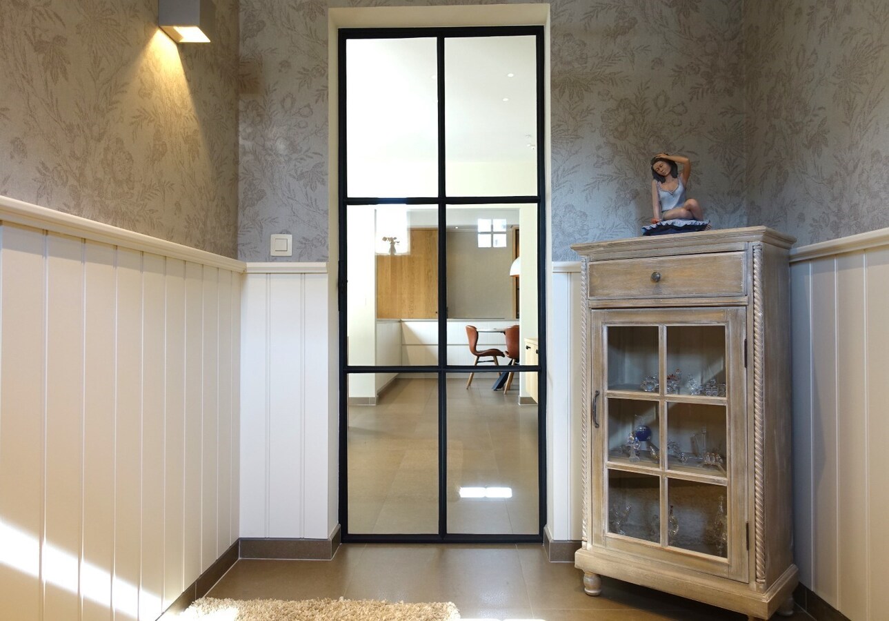 Rustig gelegen - perfect onderhouden - alleenstaande villa met 5 slaapkamers op 993 m² 