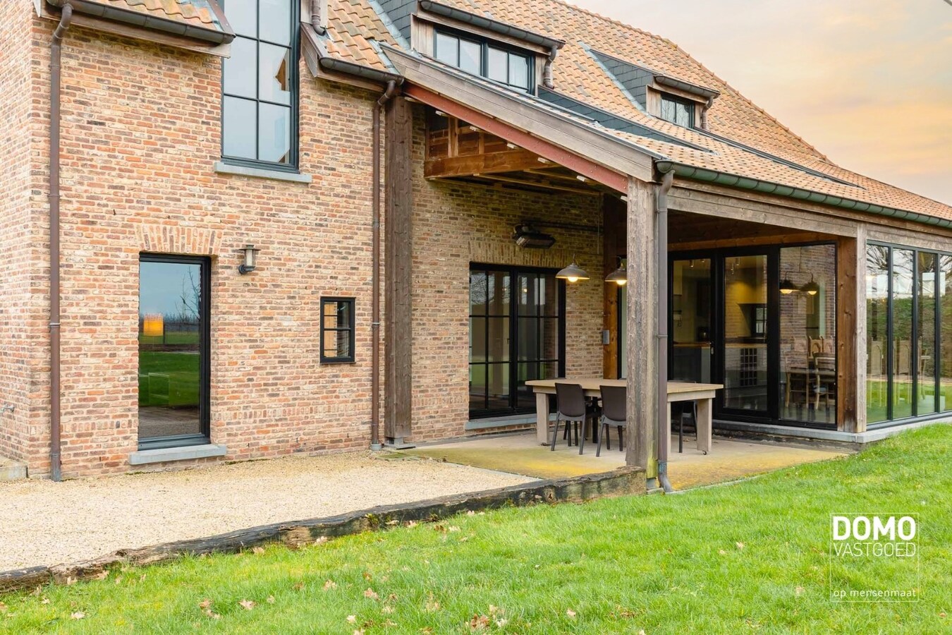 Prachtige gerenoveerde Hoeve met knap groen uitzicht in Herk-de-Stad 