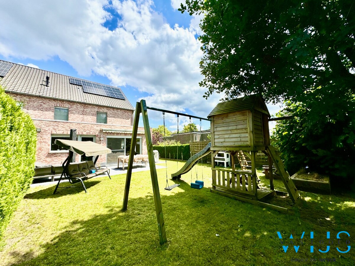 Prachtige recente woning in een zeer rustige wijk te Ertvelde ! 