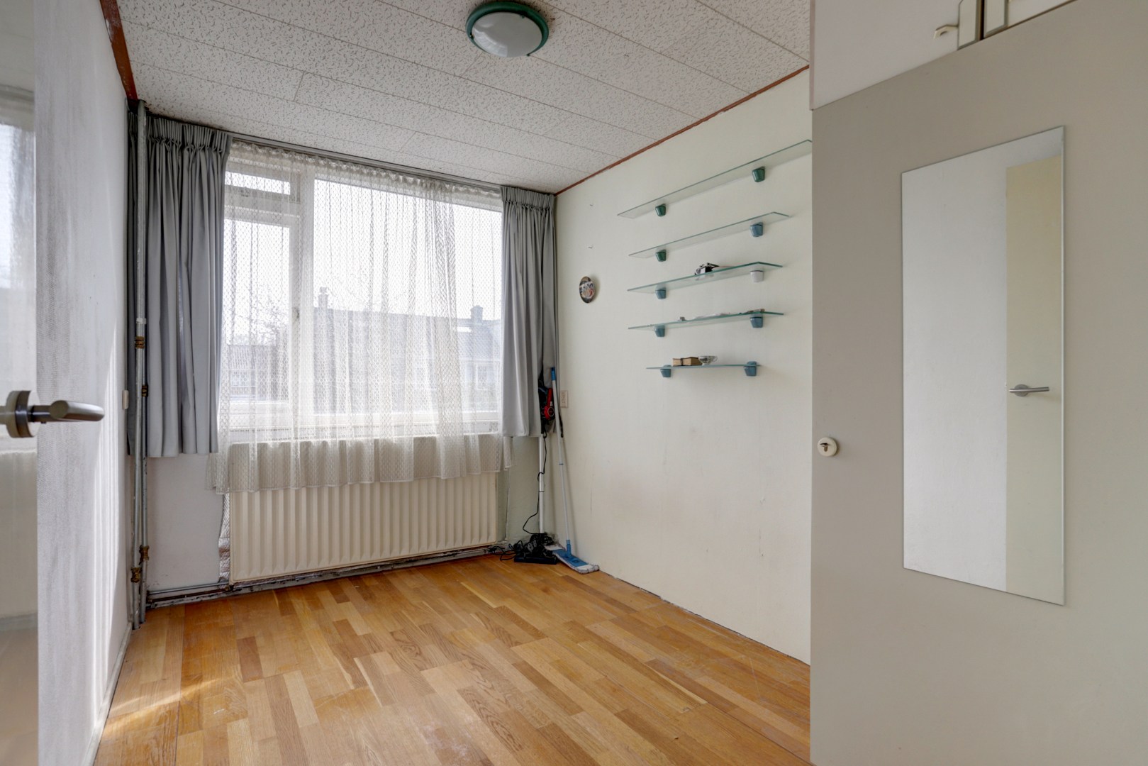 Op zoek naar een ruime 5-kamer woning op eigen grond waar u, uw wensen nog kunt uitvoeren ? 