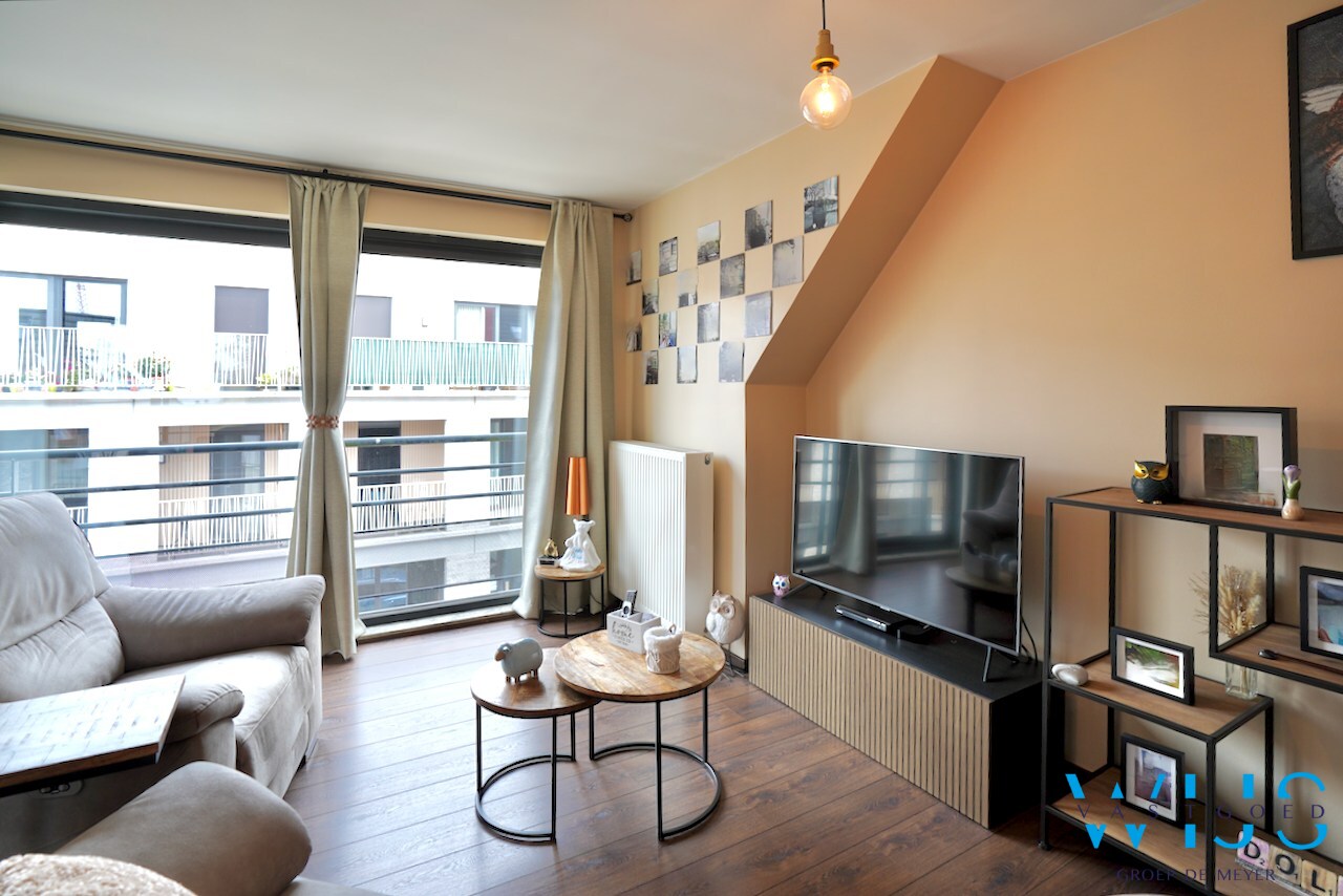 Charmant instapklaar tweeslaapkamer appartement in centrum Ertvelde! 