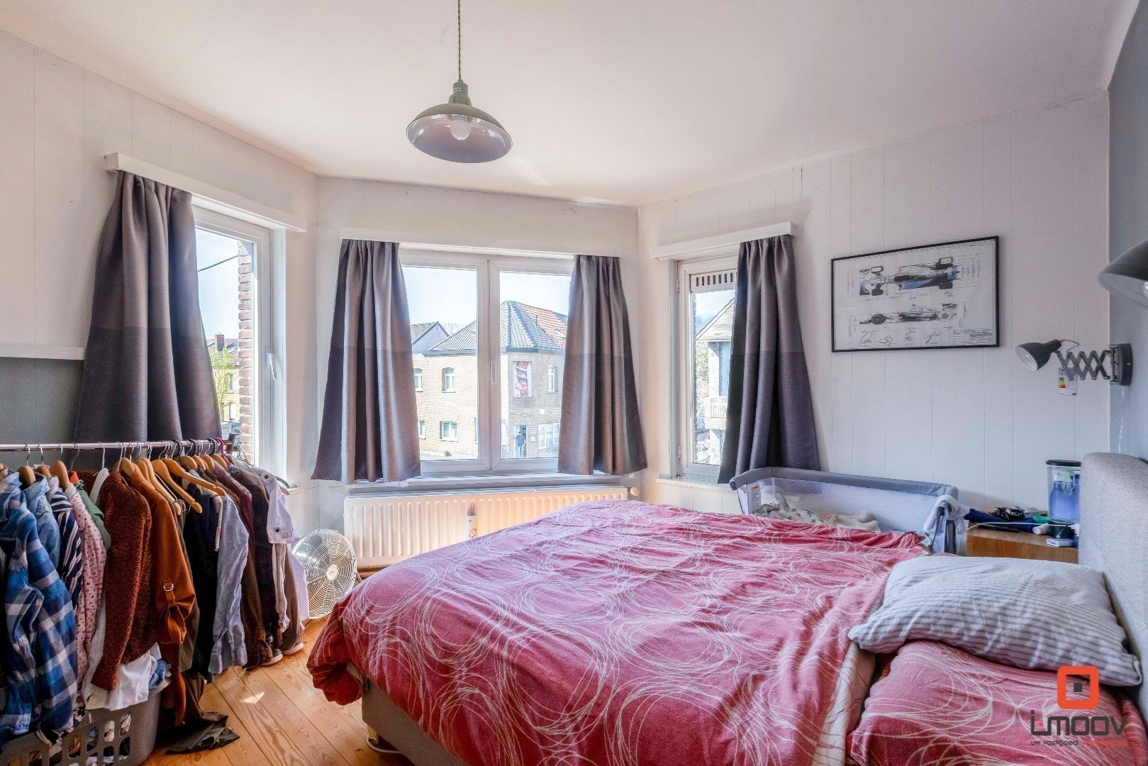 Deels vernieuwde woning met potentieel op uitstekende locatie 