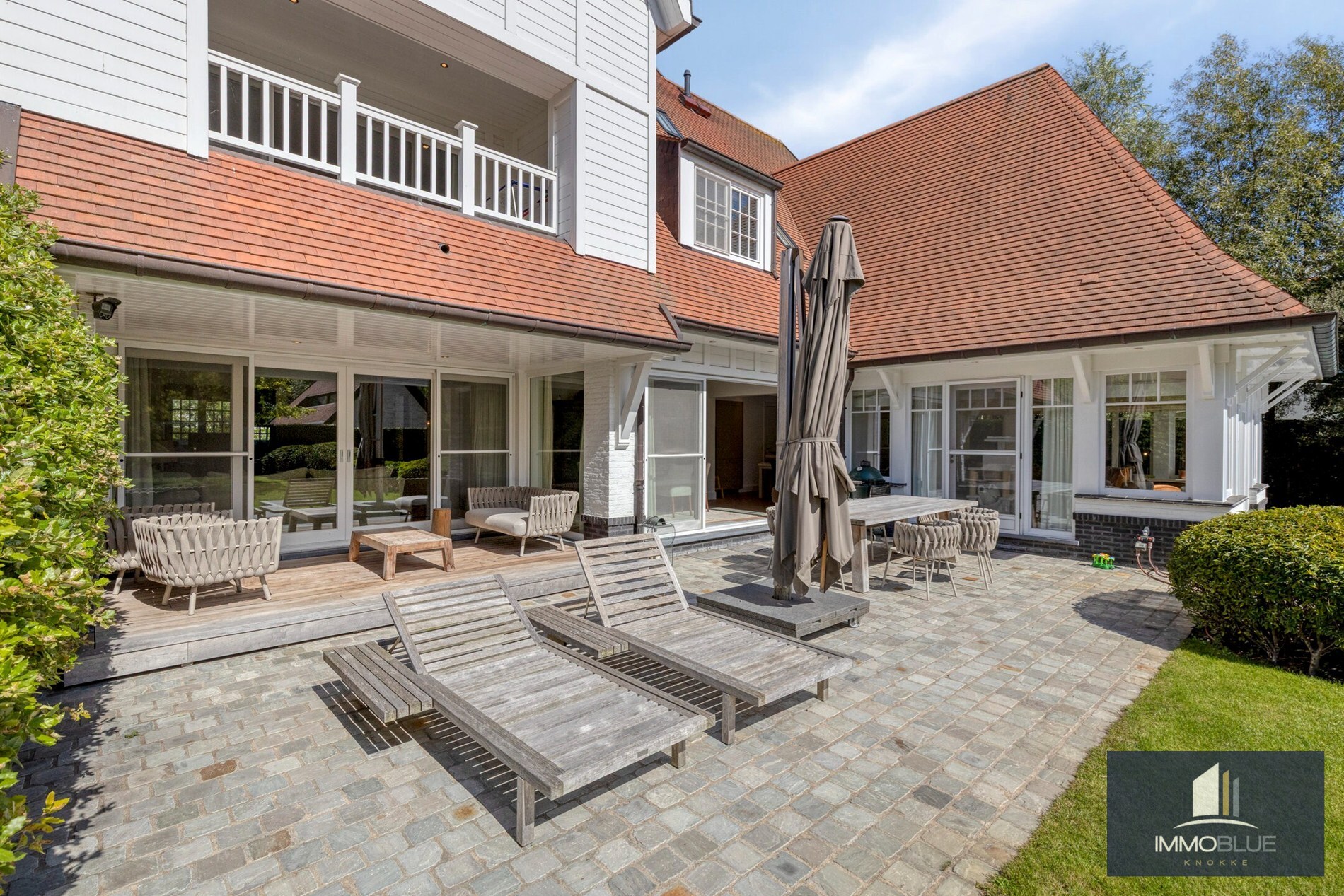 Luxueuze en stijlvolle villa in Engelse Cottage stijl met verwarmd zwembad gelegen in het Zoute. 