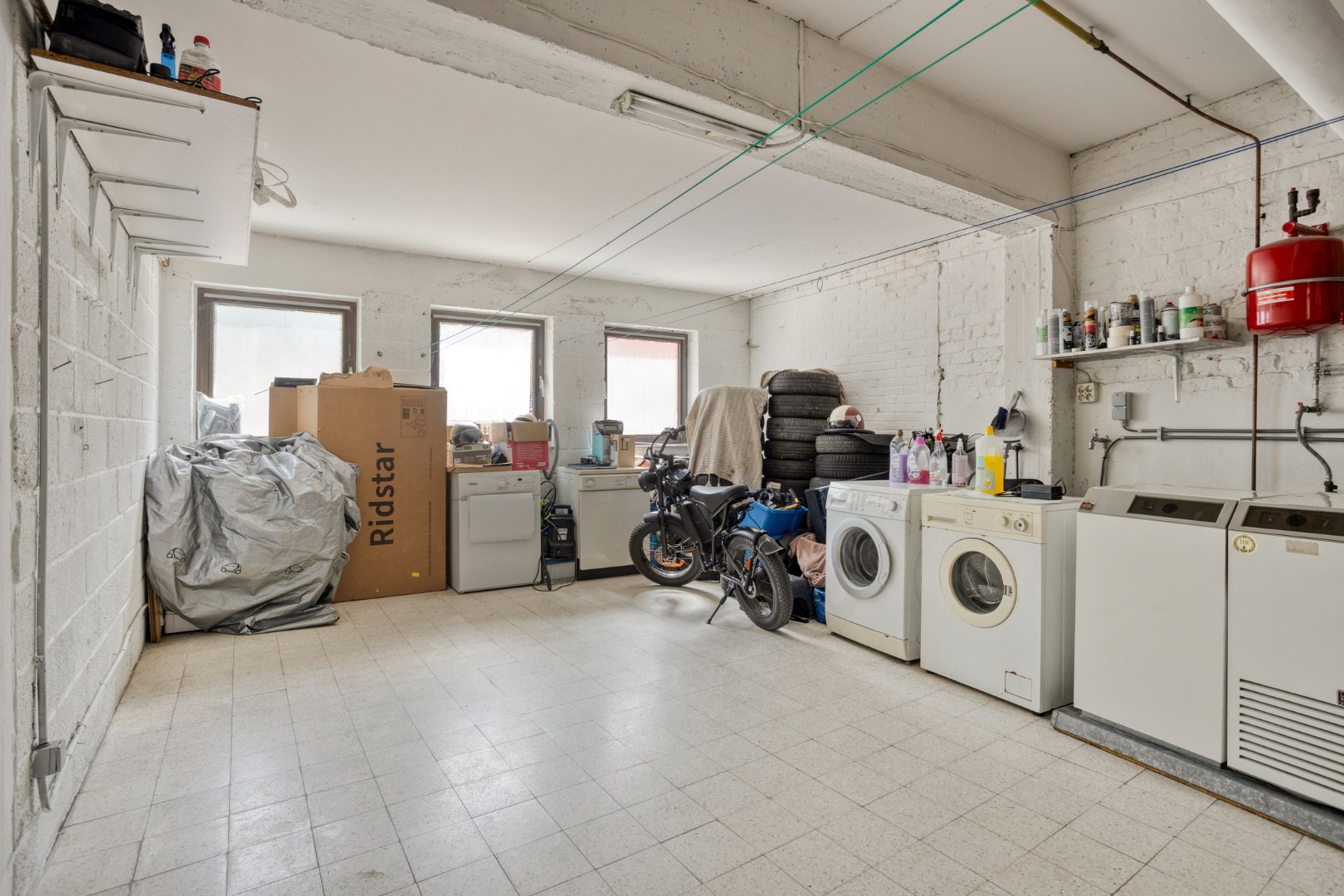 gemeenschappelijke berging-wasplaats