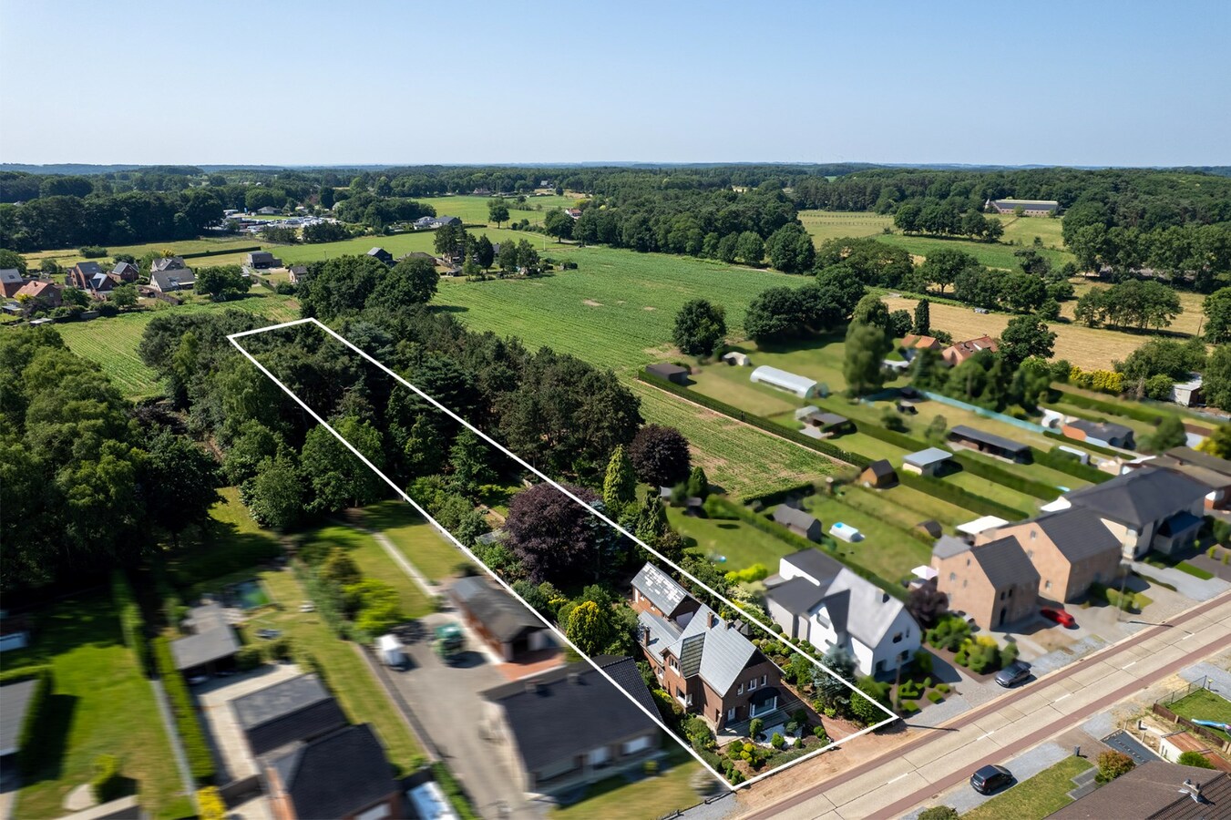 Zeer goed onderhouden woning gelegen op een prachtig perceel van circa 30 are 
