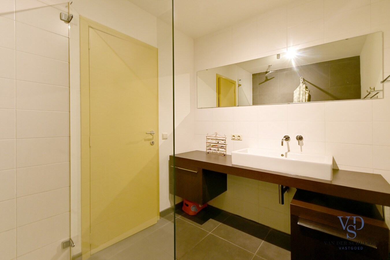 Ruim appartement in hartje Zingem. 