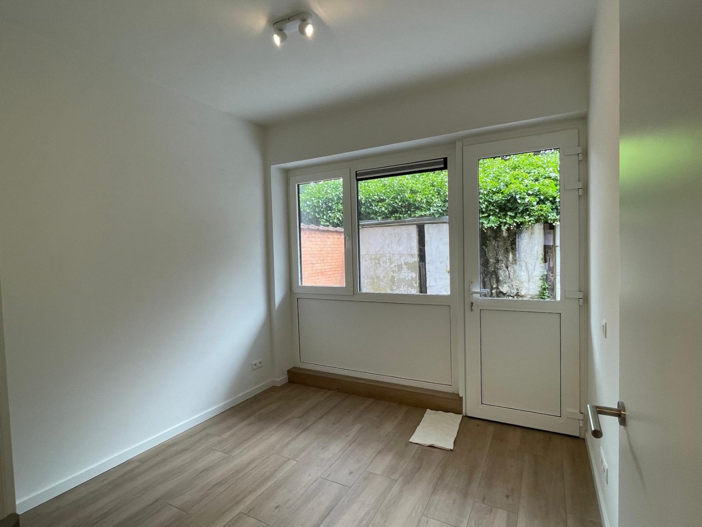 Prachtig gelijkvloers appartement met 3 slaapkamers en terras, midden in het centrum! 