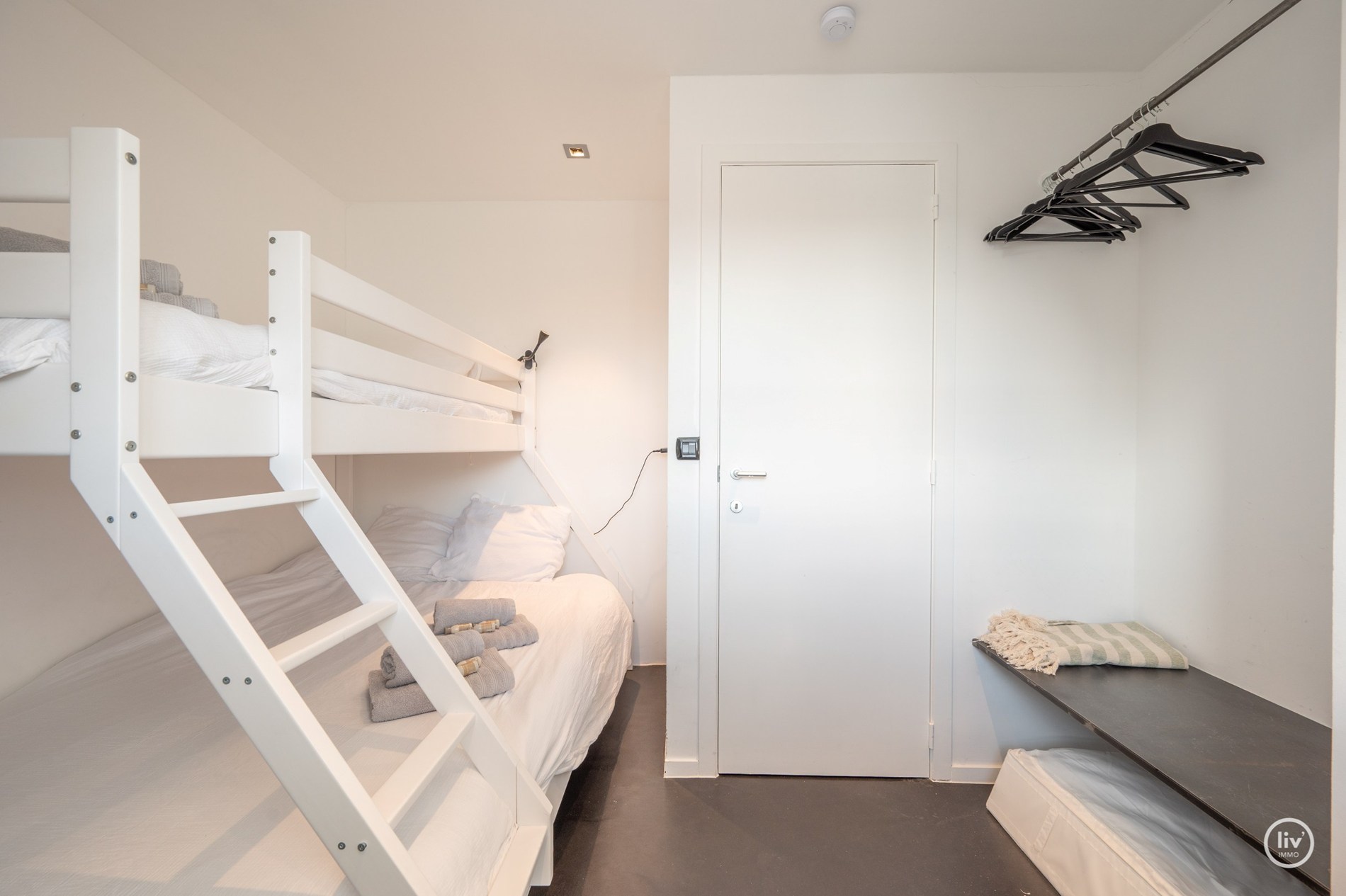 Gemeubeld - Lichtrijk duplex appartement met 2 slaapkamers – Centraal gelegen aan de Zoutelaan in Knokke 