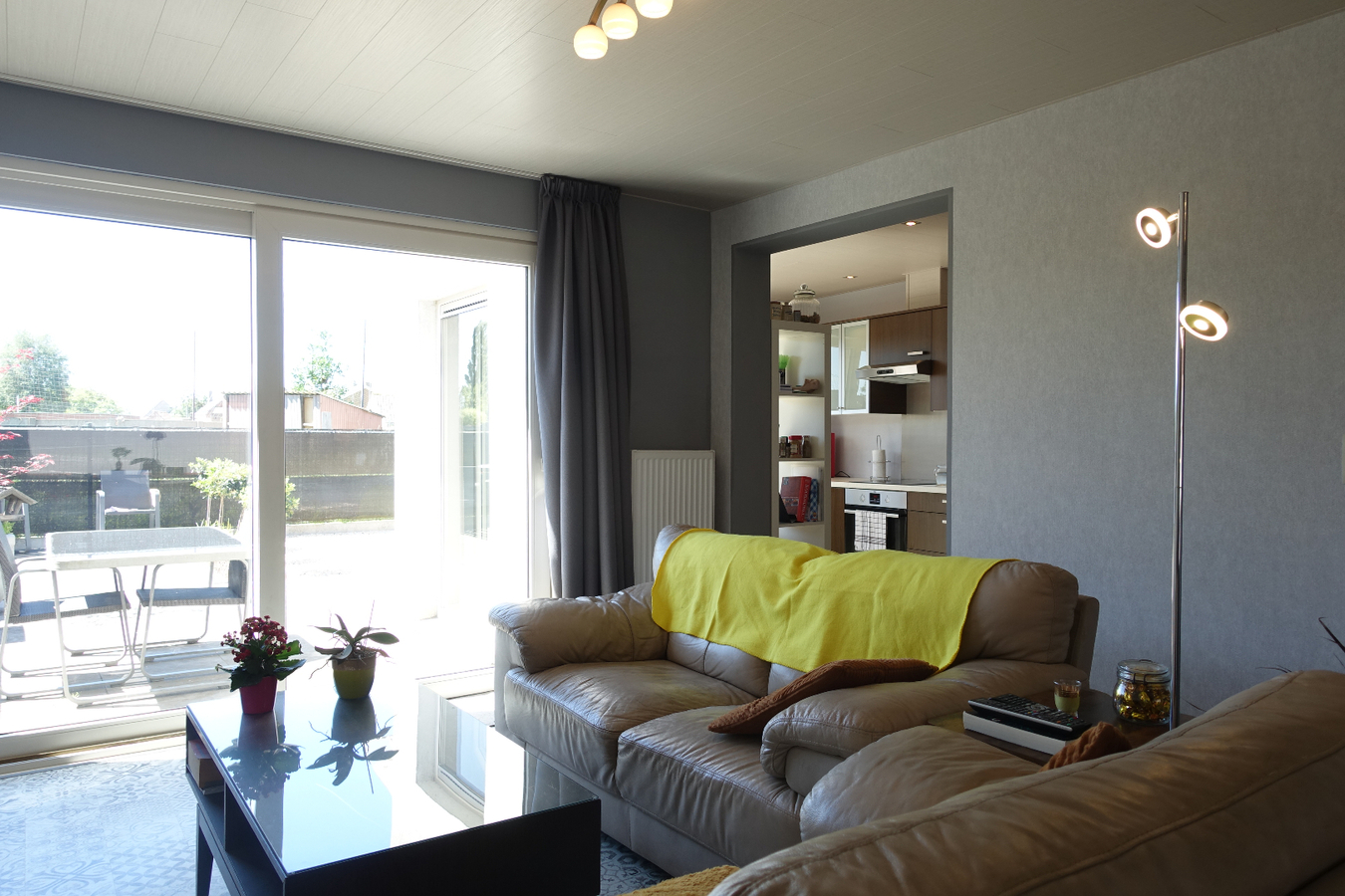 Instapklare woning met garage in centrum Zerkegem 