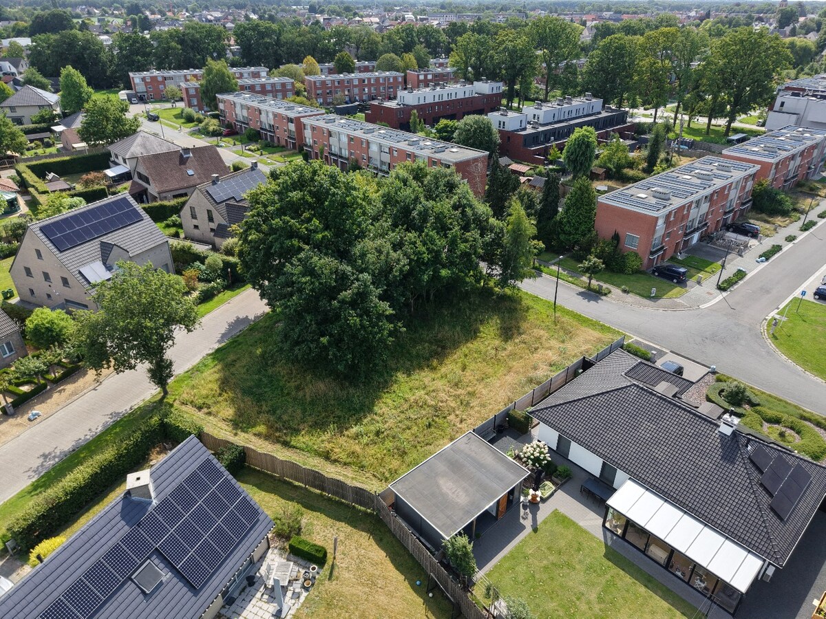 Hoekperceel van 962 m² te Malle 