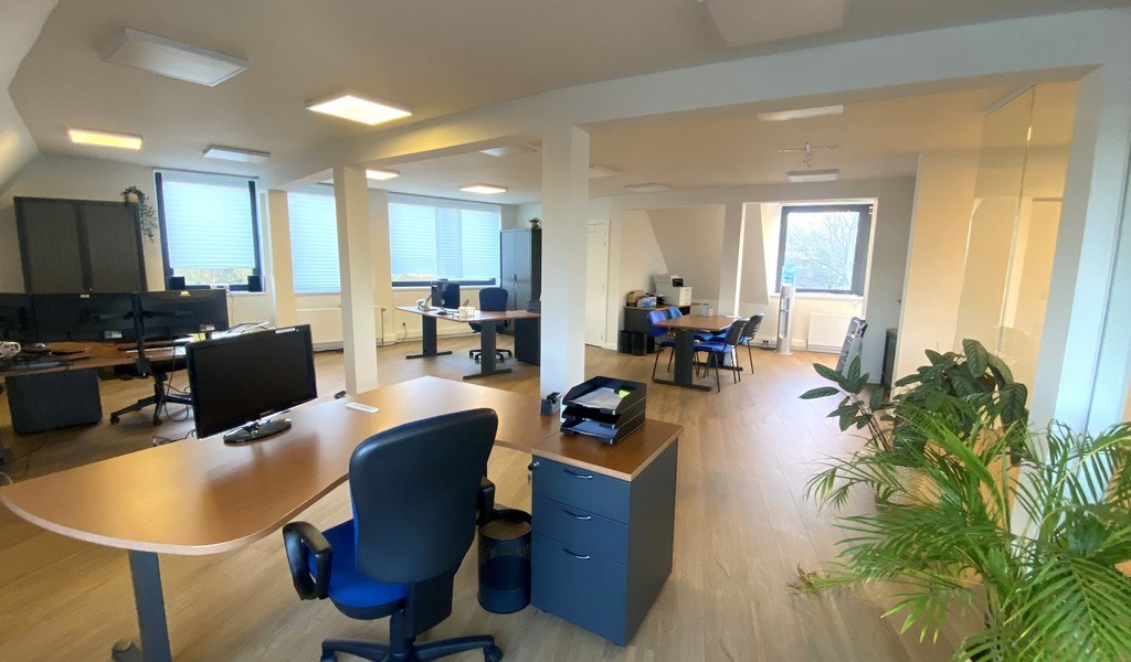 Instapklare kantoorruimte te huur vlakbij R4 in Gent