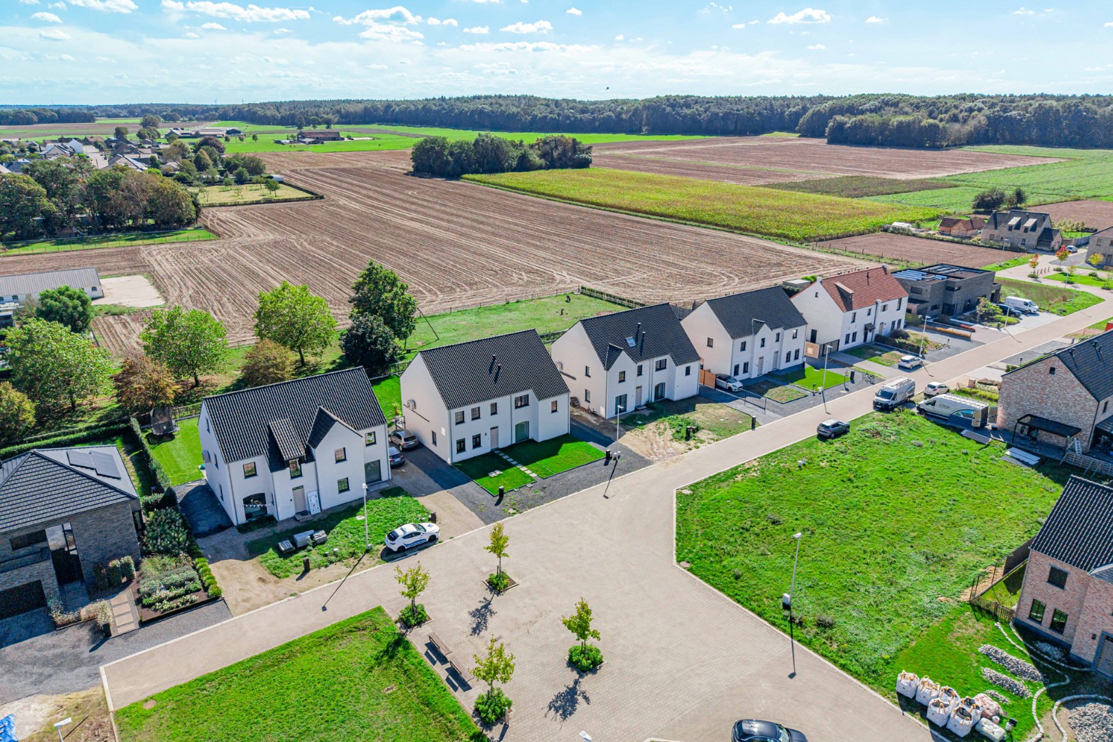 Nieuwbouw-woning in landelijke stijl met 3 slpk op 3 a 82 ca. 