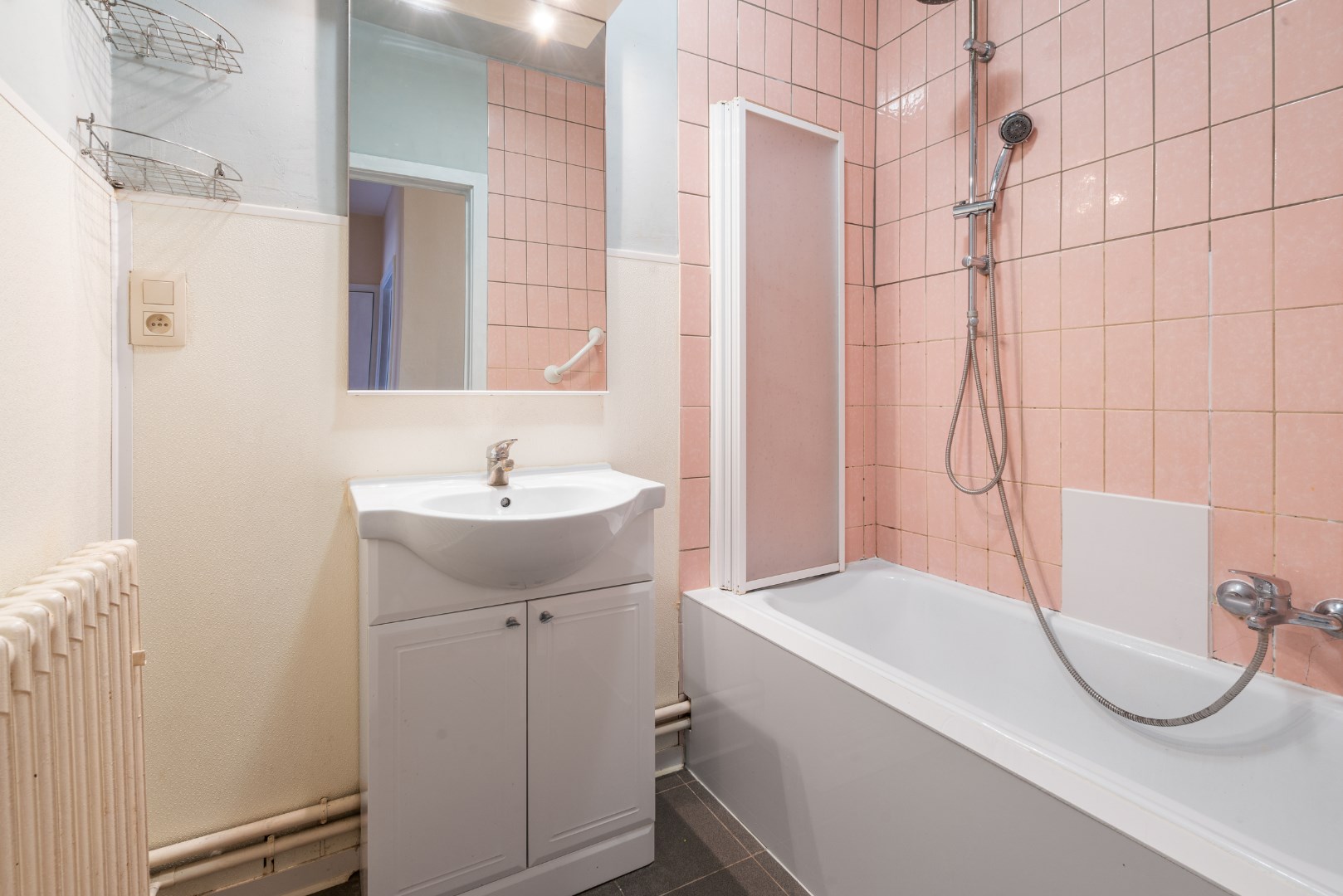 Te renoveren 3 slaapkamer appartement vlakbij de Zeedijk van Zeebrugge 