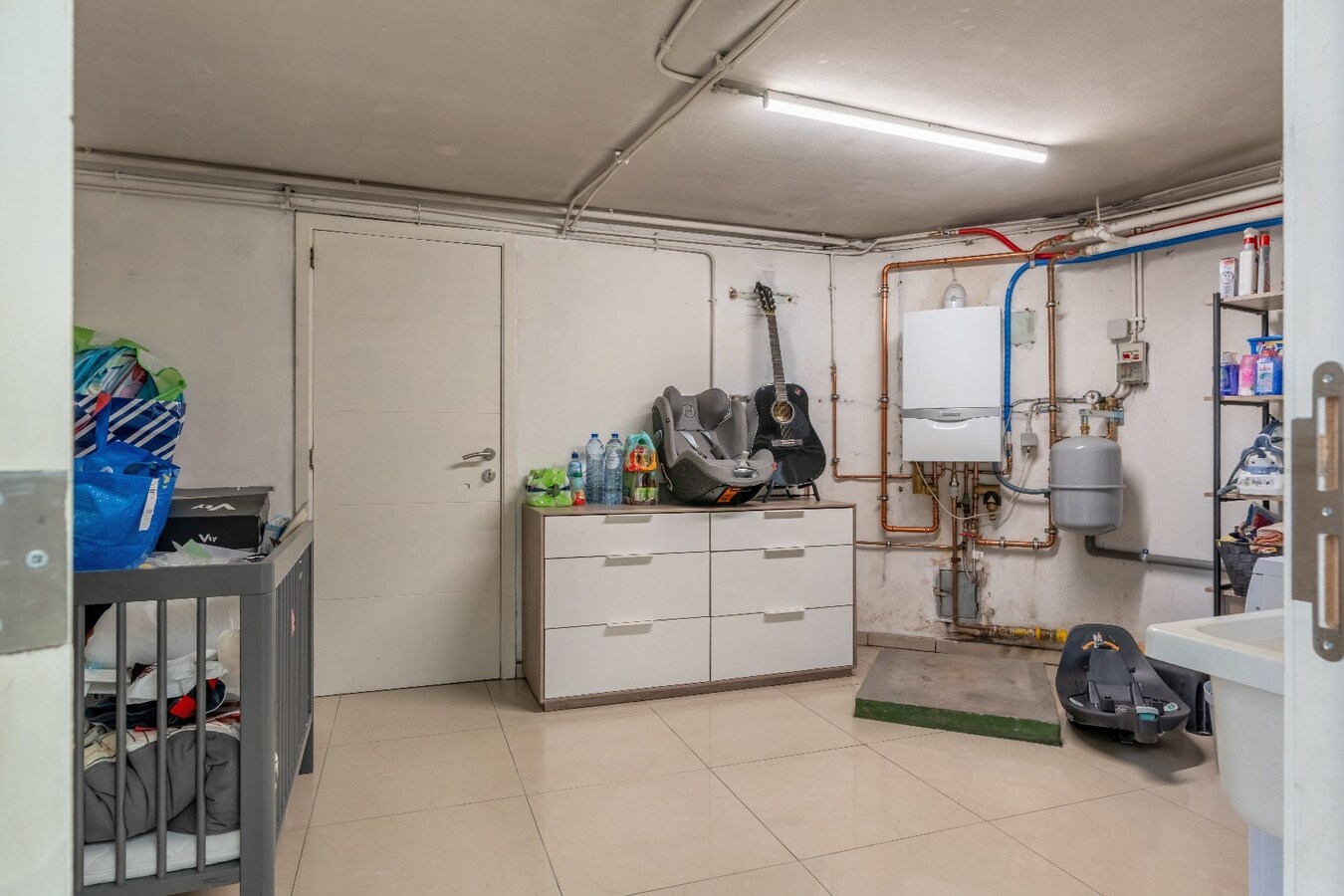 Ruime gerenoveerde woning in Niel-bij-As met 3 slaapkamers. 