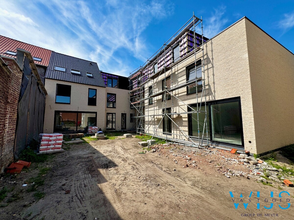 Gelijkvloers nieuwbouwappartement met private inkom en tuin 