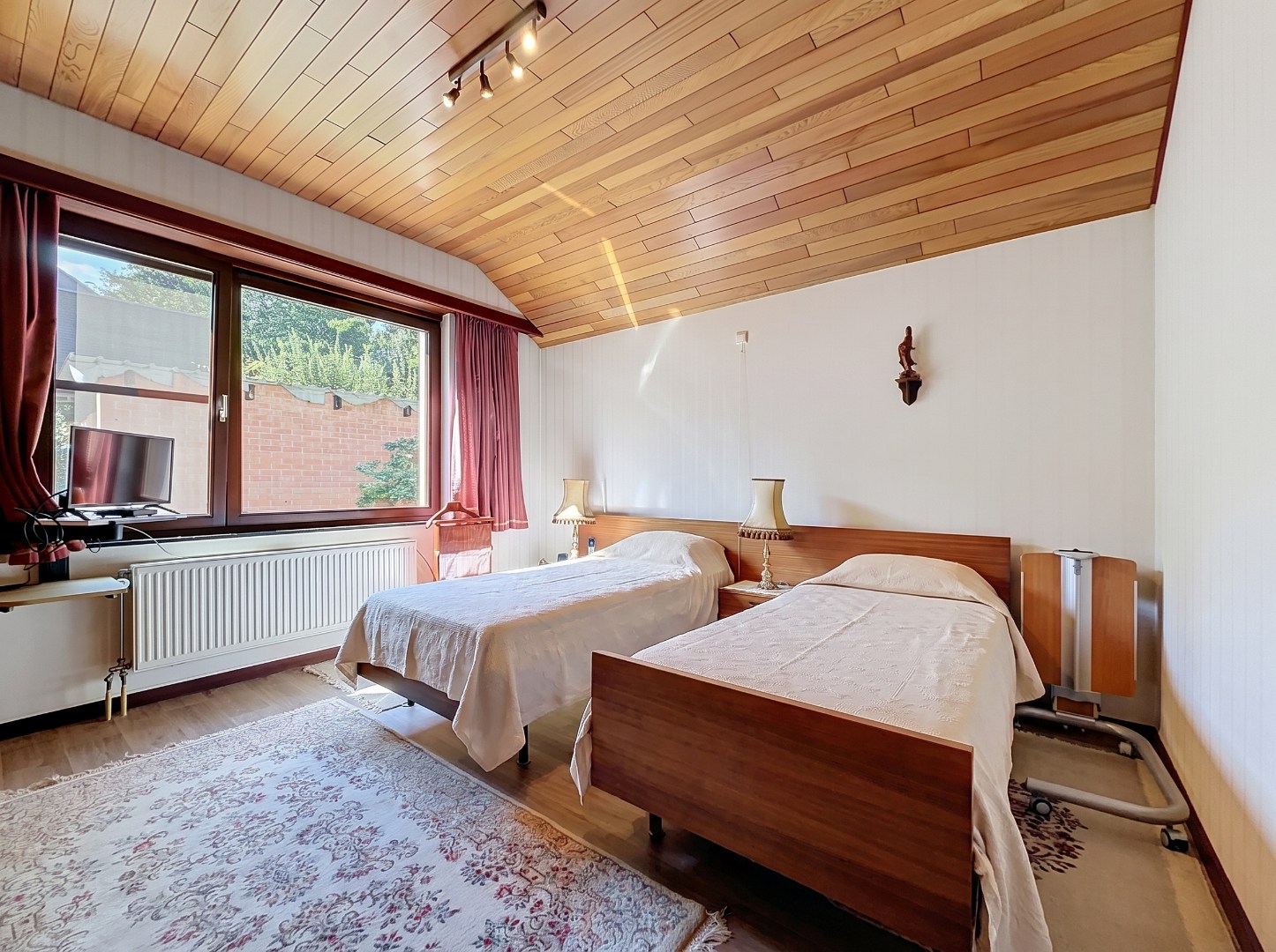 Charmante vrijstaande villa met 3 slaapkamers, ruime zolder en zonnig perceel van 1.500 m² 