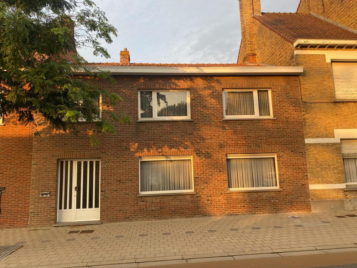 Verrassend ruime woning in het centrum van merkem 