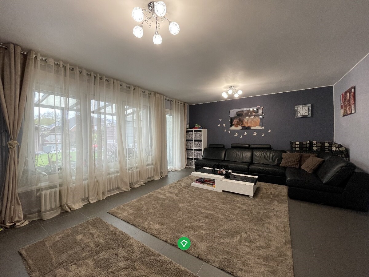 Ruime half-open bebouwing met 4 slaapkamers te Roeselare 