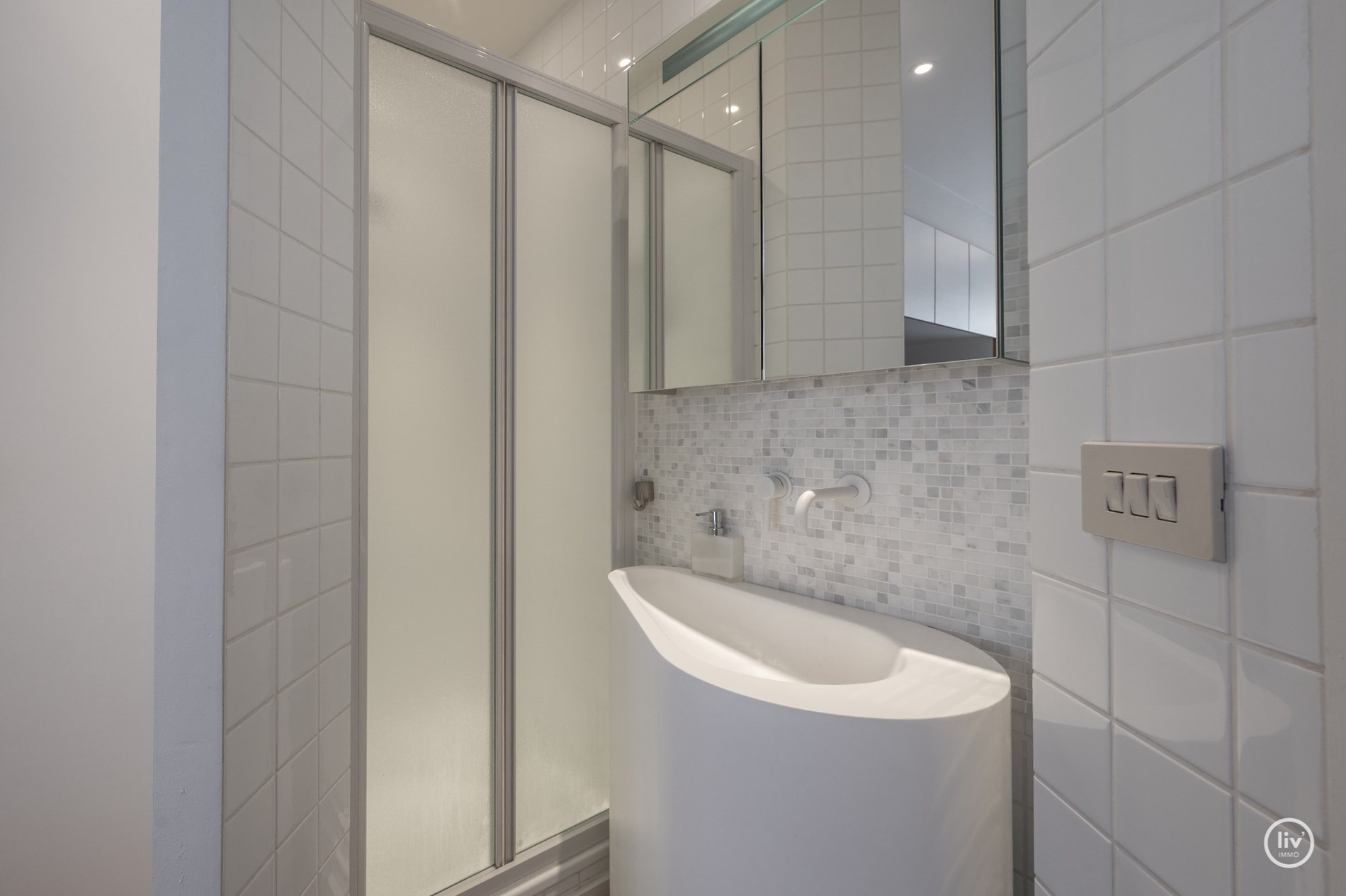 Aangenaam appartement met groot zonneterras gelegen in een rustige zijstraat van de Dumortierlaan. 