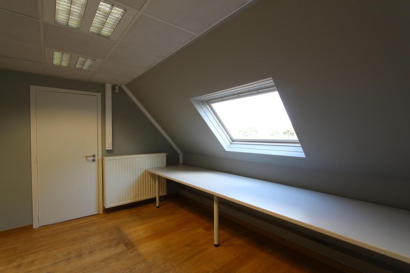 Woning met 4 slaapkamers en garage te Koekelare 