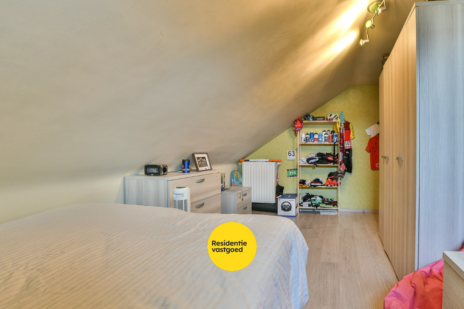 Instapklare halfopen woning met 3 slaapkamers en zonnige tuin in Vosseslag, vlakbij bos en duinen 