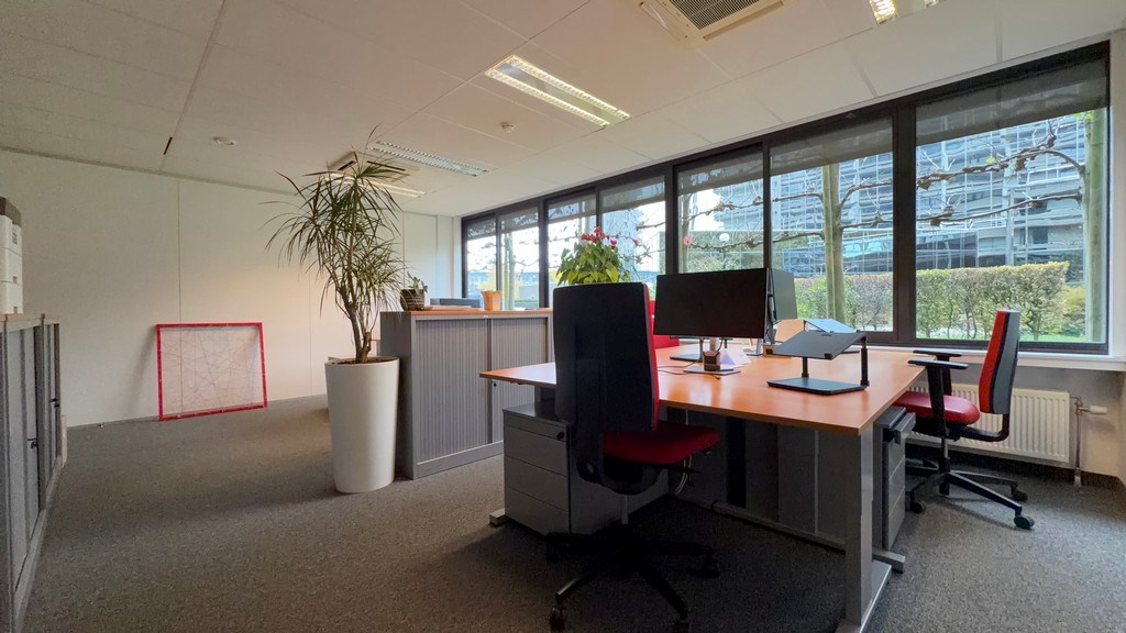 Gelijkvloerse kantoren te koop langs Singel in Antwerpen