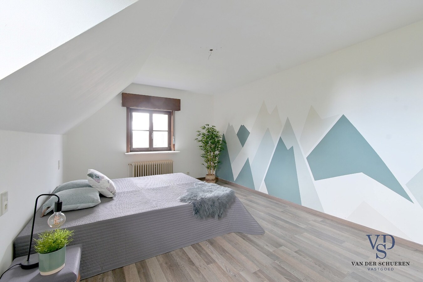 Degelijk, ruime villa. 