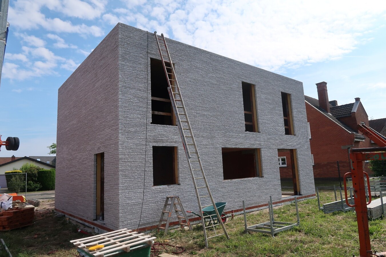 Nieuwbouwwoning op 416 m² – volledig naar eigen smaak af te werken 