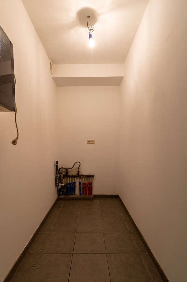 Recent vernieuwd appartement te Gistel met garage 