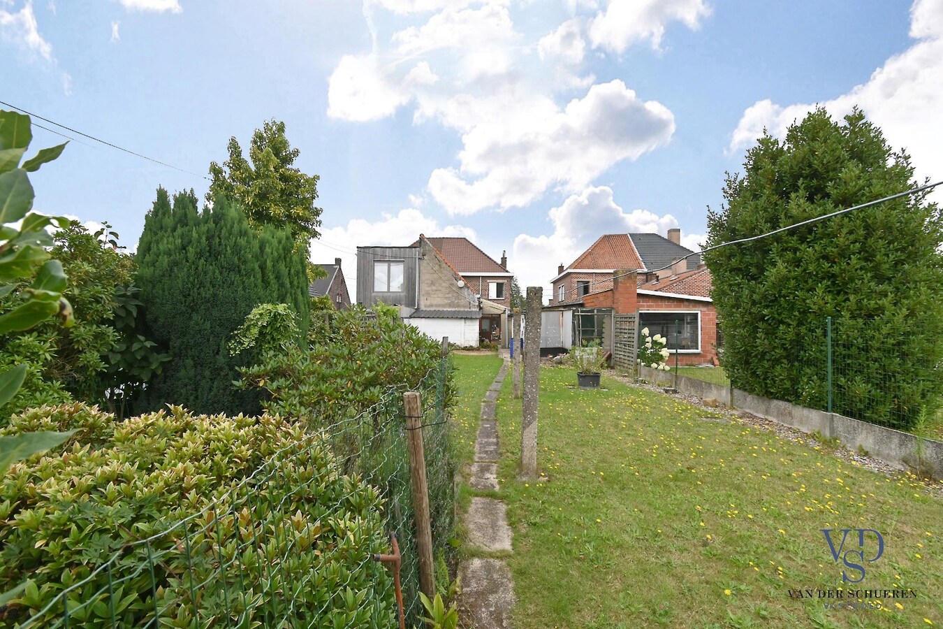 Degelijke Half Open Bebouwing. 