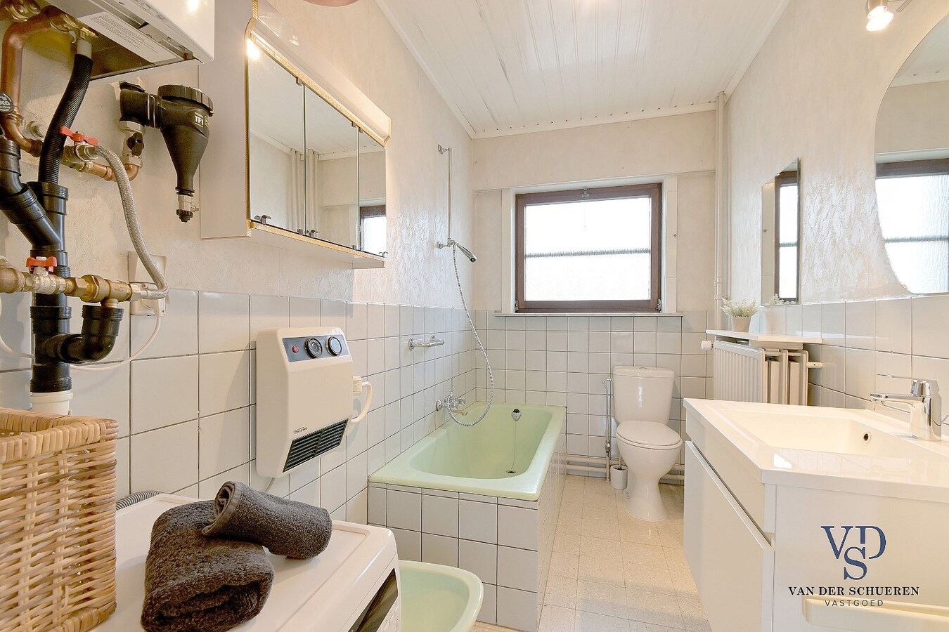 Gelijkvloerse woonst, in een residentiële wijk. 