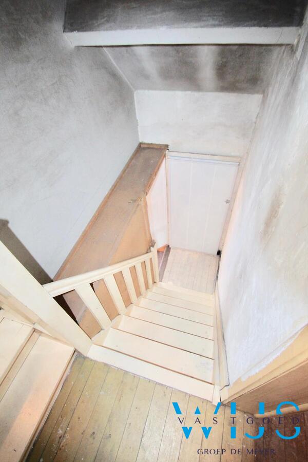 Praktische instapklare rijwoning gelegen in een rustige straat te Rieme! 