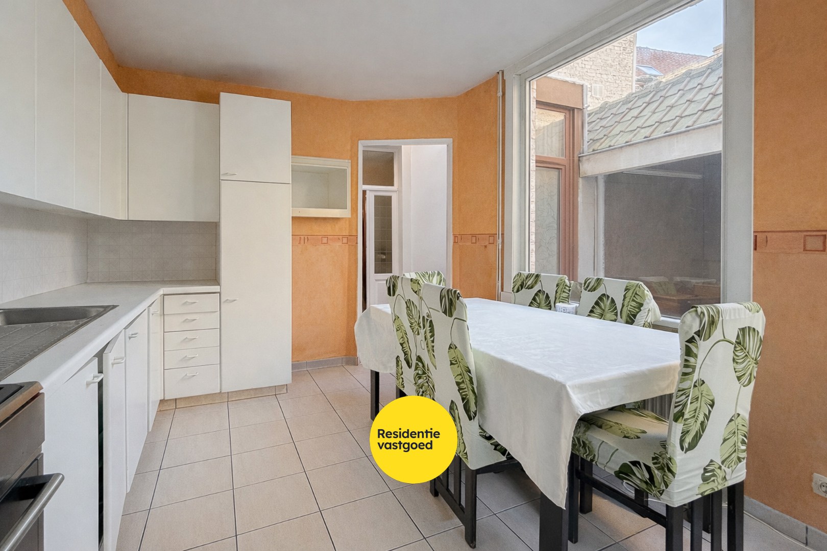 Te renoveren rijwoning met 3 slaapkamers in het Ezelstraatkwartier 