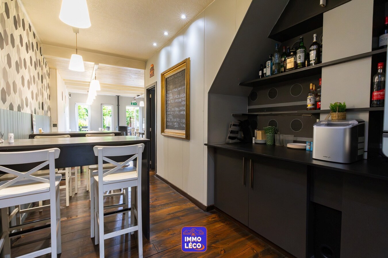 Parts de société avec immeuble commercial (terrasse et jardin),  "Food &amp; Co" en plein centre-ville ! 