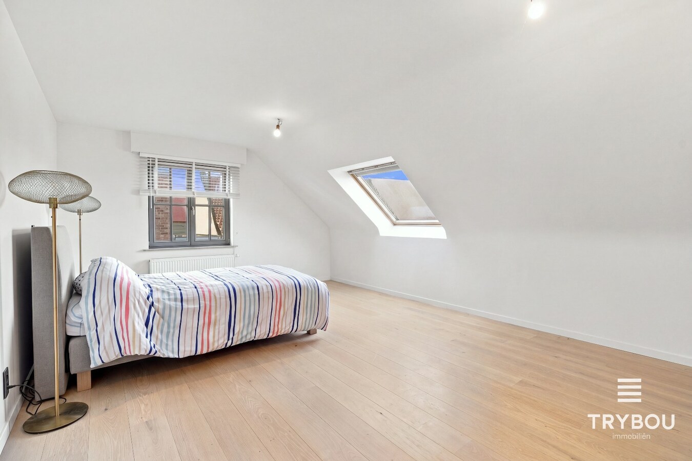 Alleenstaande luxueuze woning met 5 slaapkamers! 