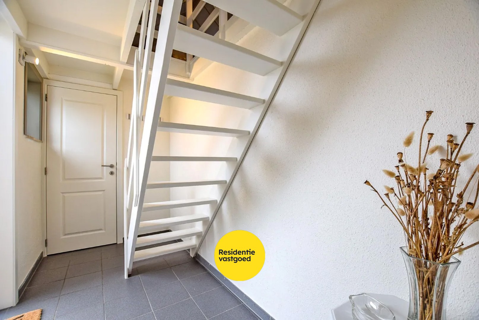 Prachtig onderhouden vakantiewoning (type vissershuis) met 3 slaapkamers en privé-parkeerplaats te Oostduinkerke. 