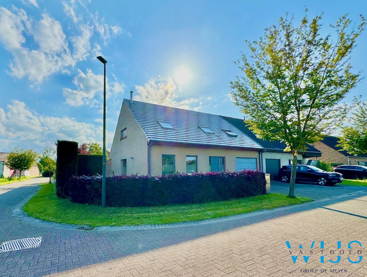 Ideale gezinswoning op 555 m² met 2 garages te Evergem ! 