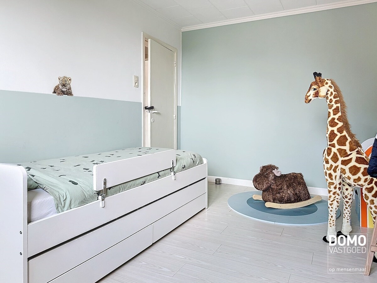 Gerenoveerd duplex appartement met 2 slaapkamers in het centrum van Runkst. 