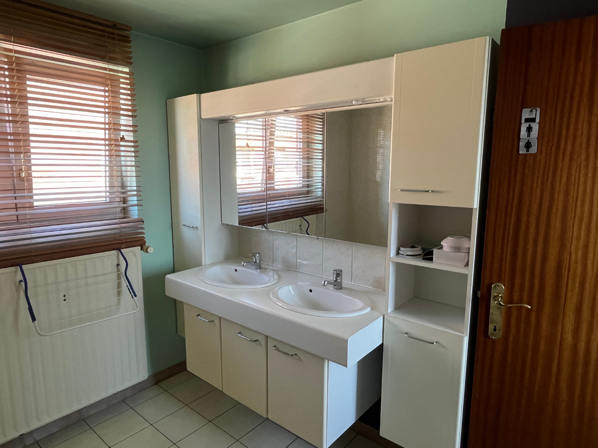 Ruim 2-slpk-appartement mét terras te Gavere-Asper 