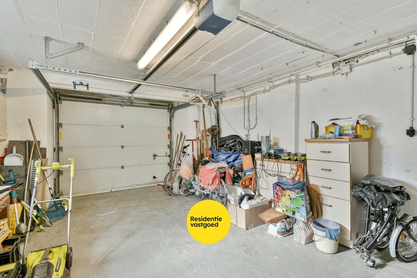 Instapklaar gelijkvloers appartement met privatieve toegang, garage, zonnige tuin en terras nabij zee 