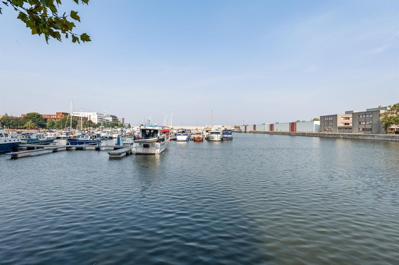 Hoekappartement met terras en uitzicht op 't Eilandje! 