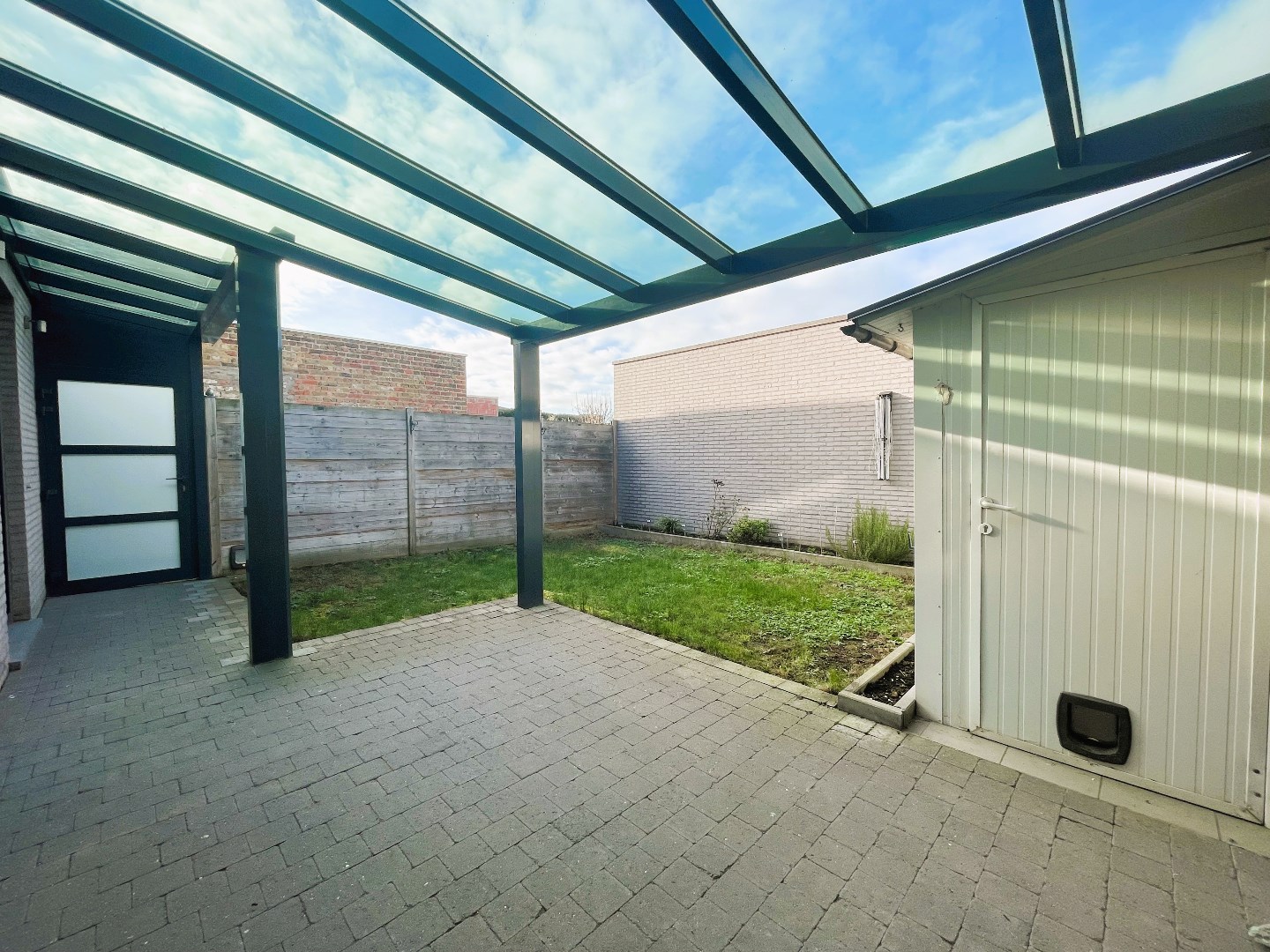 Gelijkvloers appartement met 2 slaapkamers en aangename tuin 