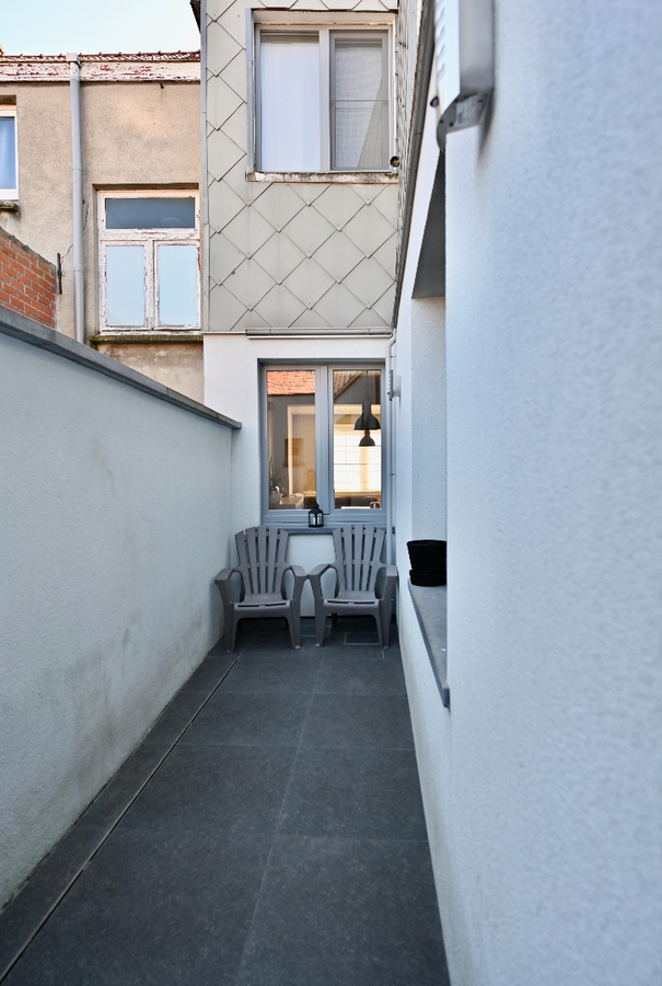 INSTAPKLARE KNAP GERENOVEERDE STADSWONING MET TERRAS 