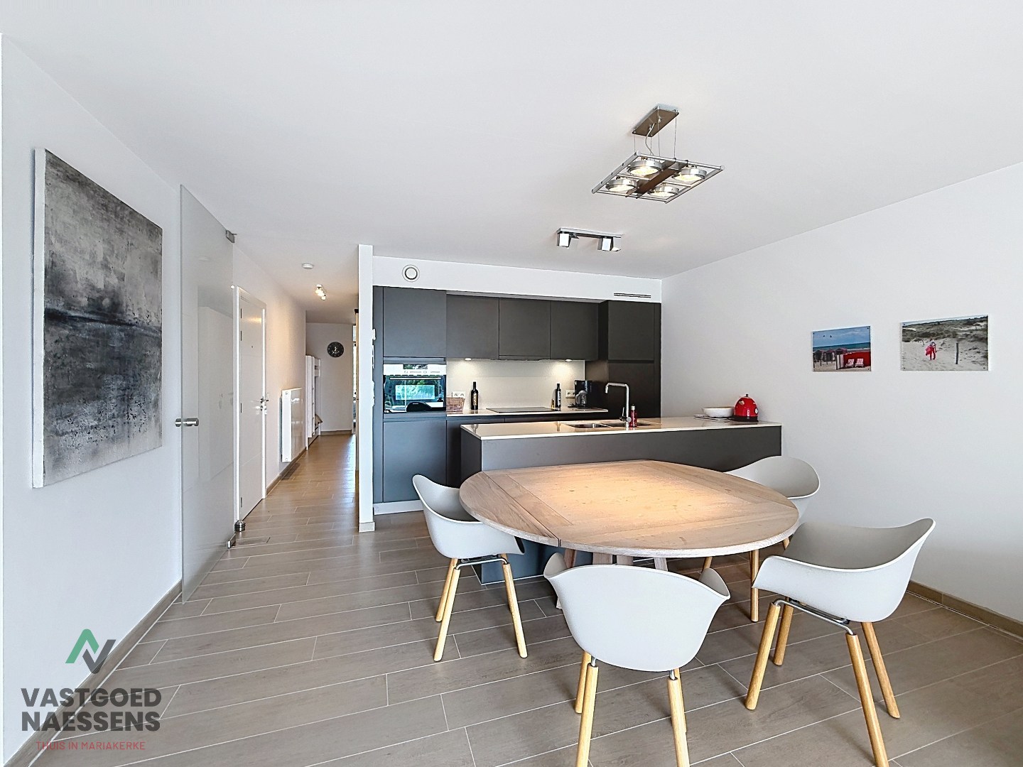 SUPERBE APPARTEMENT DE 2 CHAMBRES AVEC TERRASSE ENSOLEILLÉE DANS UN BÂTIMENT RÉCENT 