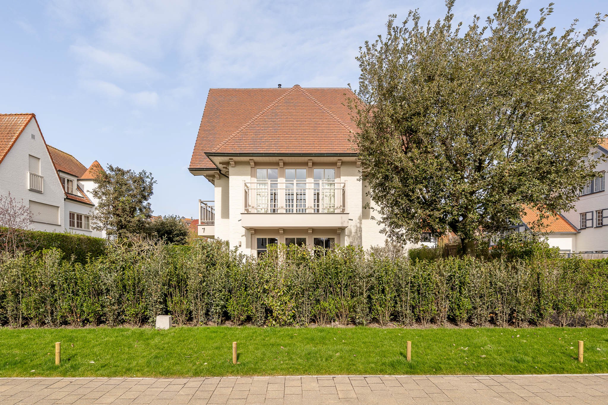Prachtig gerenoveerde  halfopen woning op topligging nabij centrum, zee en strand 