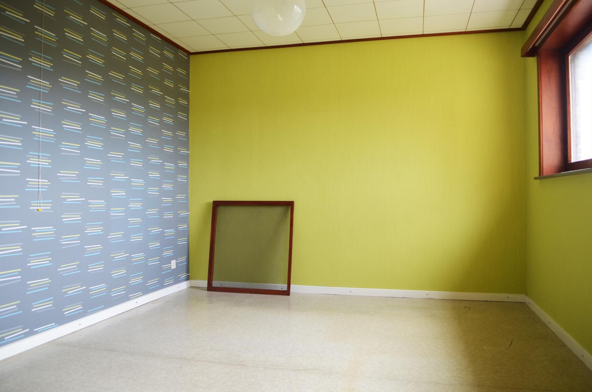 Te renoveren gezinswoning met 3 slpks, garage en tuin rustig gelegen te Bassevelde 