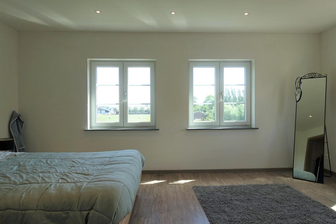 Prachtige recente villa met bijgebouw 